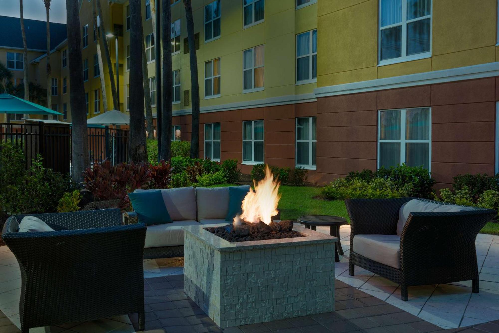 Homewood Suites By Hilton Orlando-Ucf Area Alafaya Екстер'єр фото